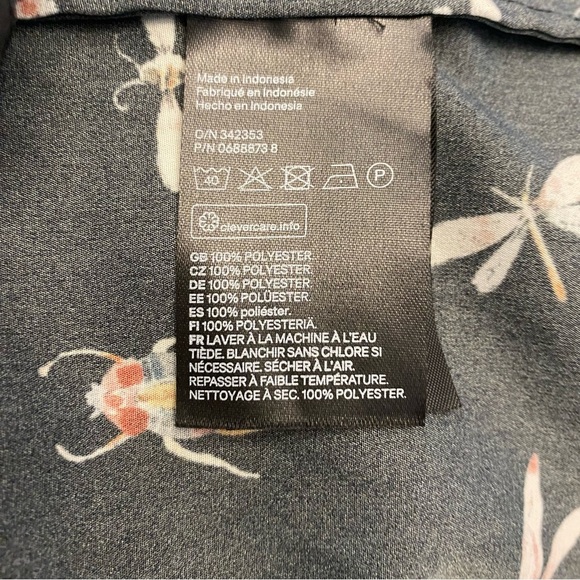 H&M blouse insect print button up - Picture 8 of 9
